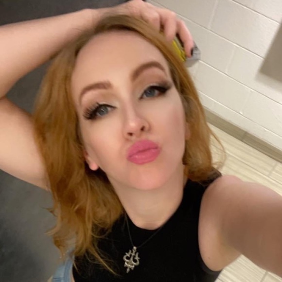 Meet your Posher, Amanda - Picture 1 of 2